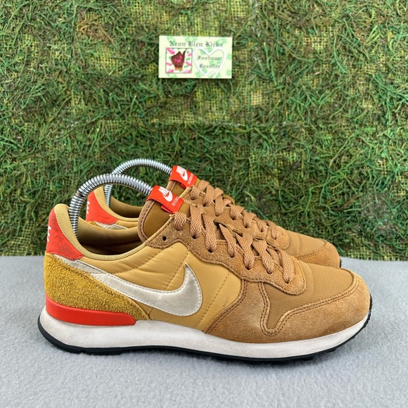 Nike Wmns Internationalist 'Muted Bronze' - Picture 1 of 9